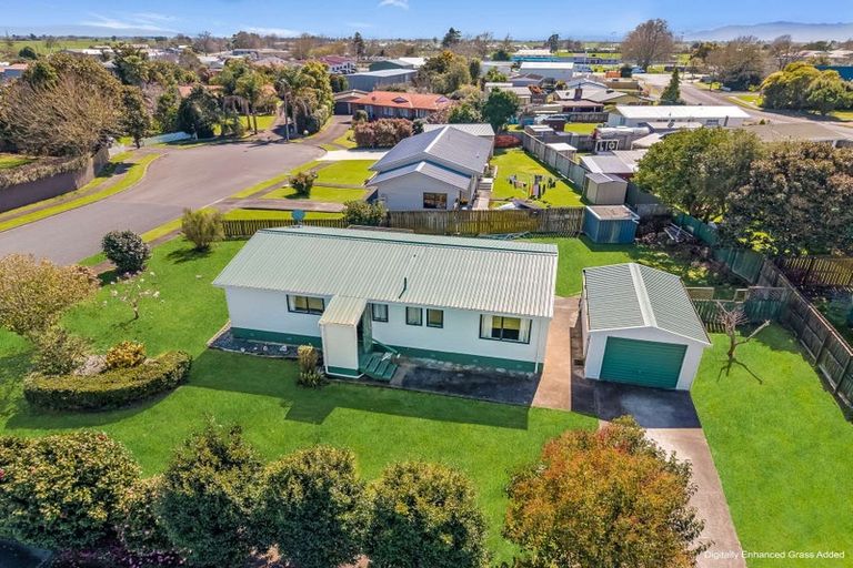 Photo of property in 2 Walton Place, Ngatea, 3503