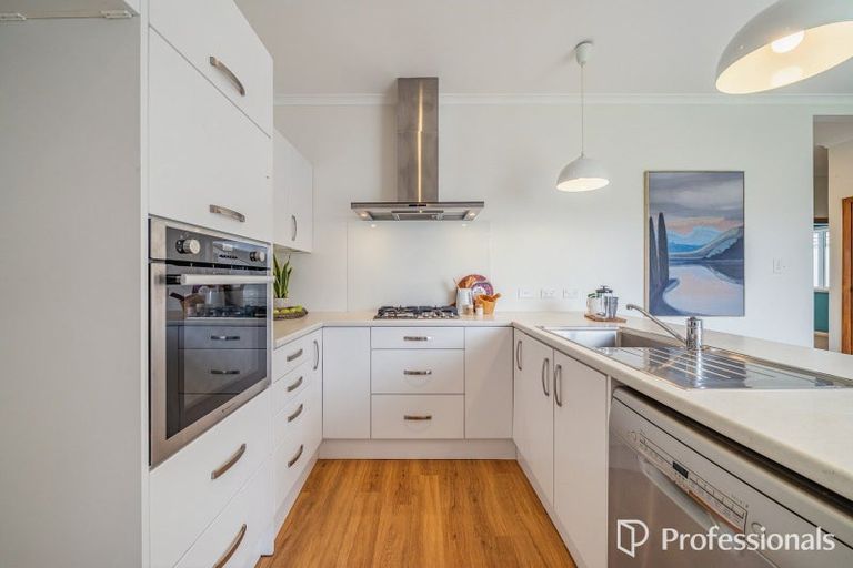 Photo of property in 9 Bell Road, Waiwhetu, Lower Hutt, 5010