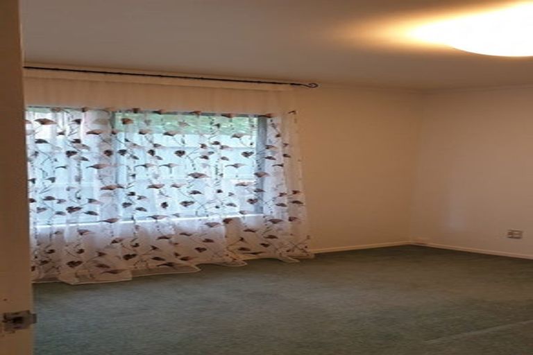 Photo of property in 2/150 Luckens Road, West Harbour, Auckland, 0618