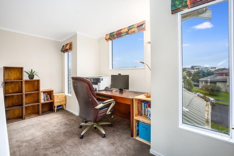 Photo of property in 2 Portage Place, Whitby, Porirua, 5024