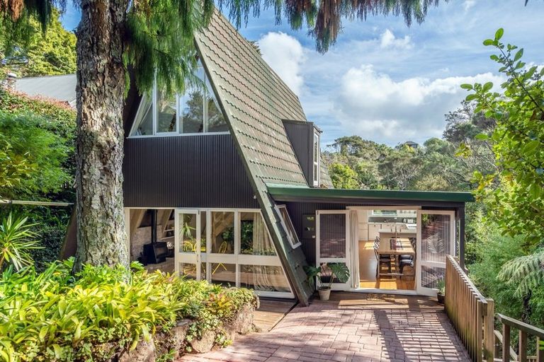 Photo of property in 4 Glenbush Place, Birkenhead, Auckland, 0626