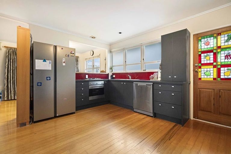 Photo of property in 2a Waller Avenue, Bucklands Beach, Auckland, 2012