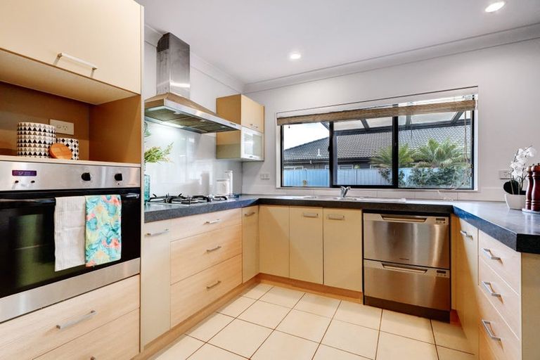 Photo of property in 16 Turnberry Drive, Wattle Downs, Auckland, 2103