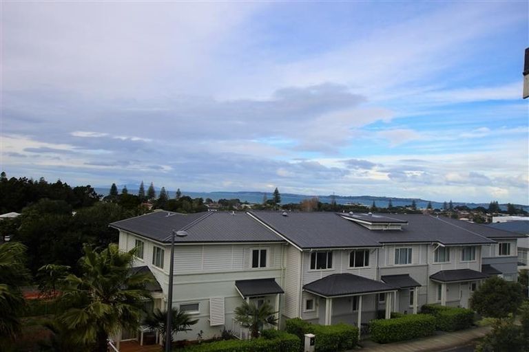 Photo of property in 33 Landmark Terrace, Orewa, 0931