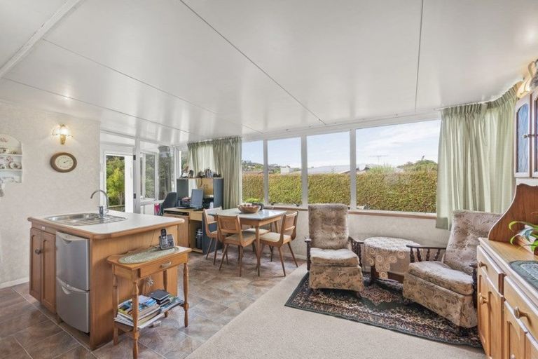 Photo of property in 31 De Luen Avenue, Tindalls Beach, Whangaparaoa, 0930