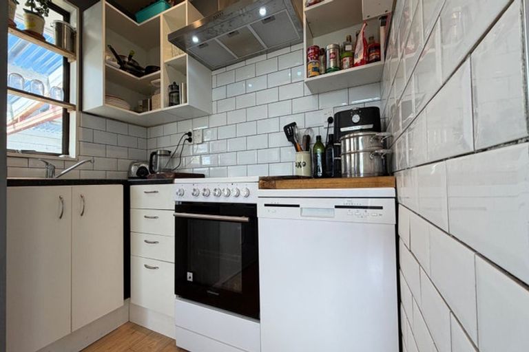 Photo of property in 25a Jeffares Place, Taradale, Napier, 4112