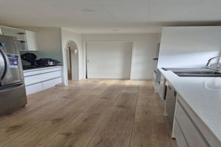 Photo of property in 55 Allington Road, Massey, Auckland, 0614