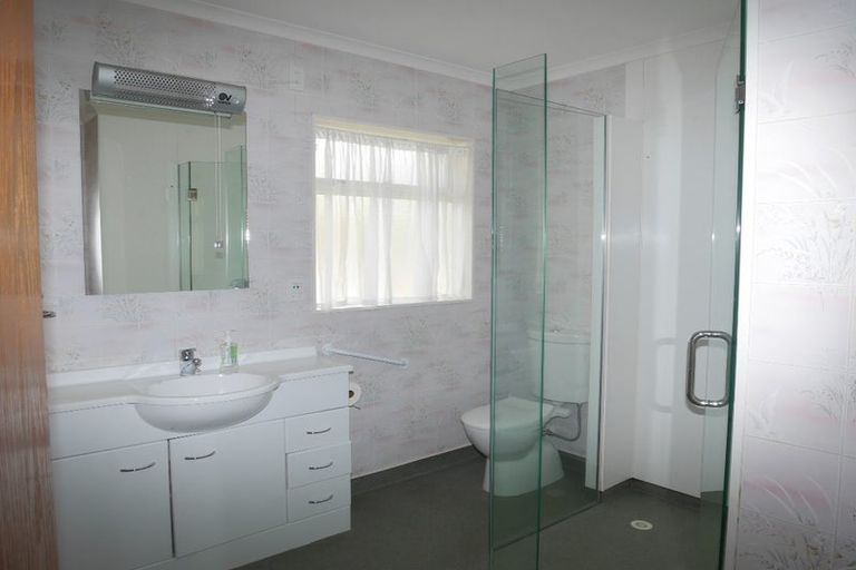 Photo of property in 9 Greenaway Road, Waikanae, 5036