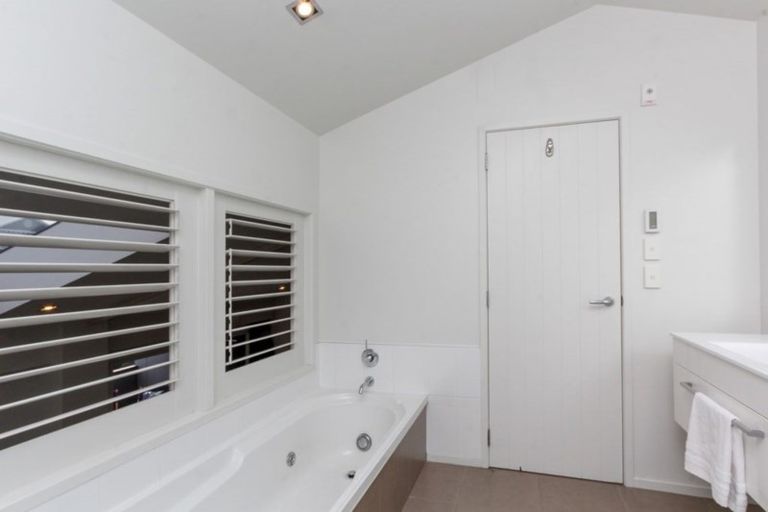 Photo of property in 2/2 Buller Street, New Plymouth, 4310