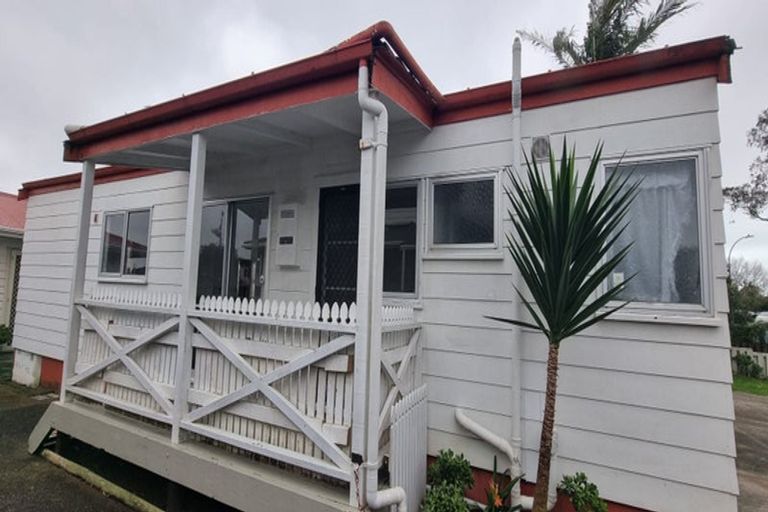 Photo of property in 11 Tyndrum Place, Highland Park, Auckland, 2010