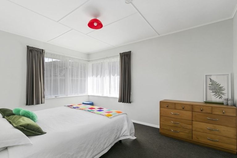 Photo of property in 25 Hinau Grove, Wainuiomata, Lower Hutt, 5014