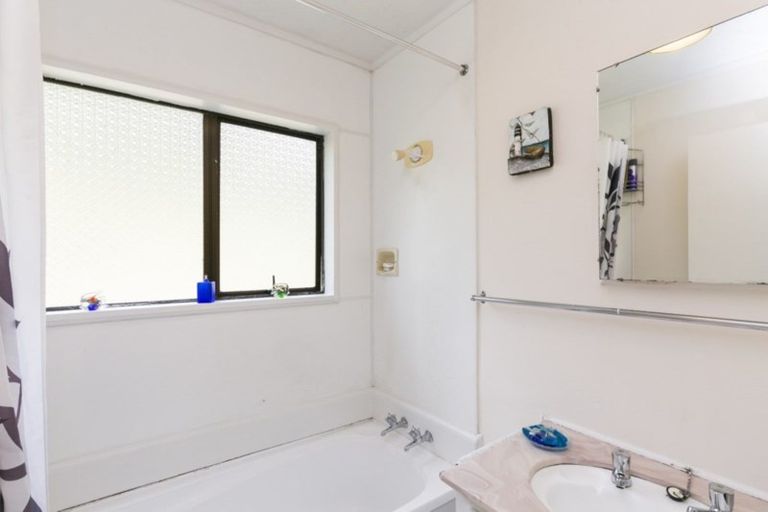 Photo of property in 63 Hazlewood Avenue, Karori, Wellington, 6012