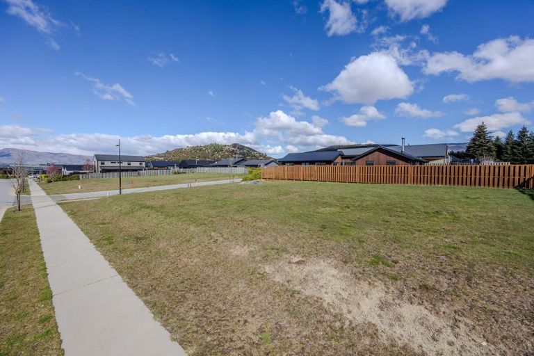 Photo of property in 59 Mount Nicholas Avenue, Wanaka, 9305