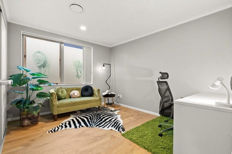 Photo of property in 6 Phar Lap Crescent, Takanini, 2112