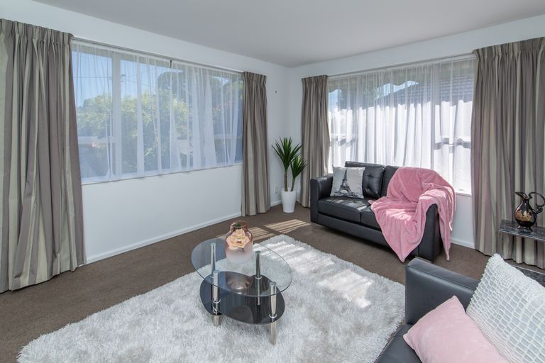 Photo of property in 19 Sturrocks Road, Redwood, Christchurch, 8051