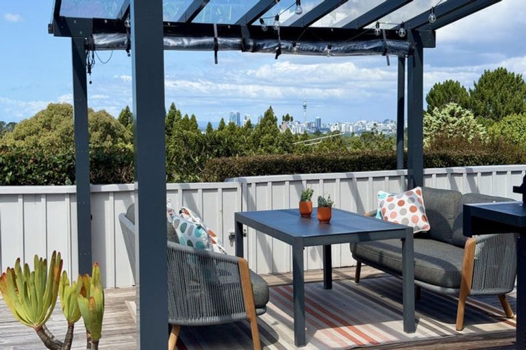 Photo of property in 52 Balmain Road, Chatswood, Auckland, 0626