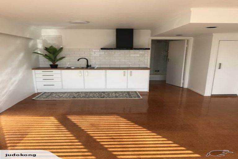 Photo of property in 5 Madison Place, Forrest Hill, Auckland, 0620