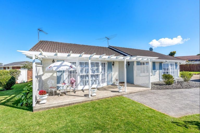 Photo of property in 5 Rene Place, Sunnyhills, Auckland, 2010