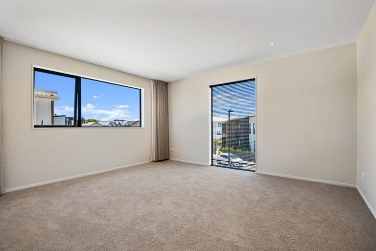 Photo of property in 43 Bristol Freighter Road, Hobsonville, 0616