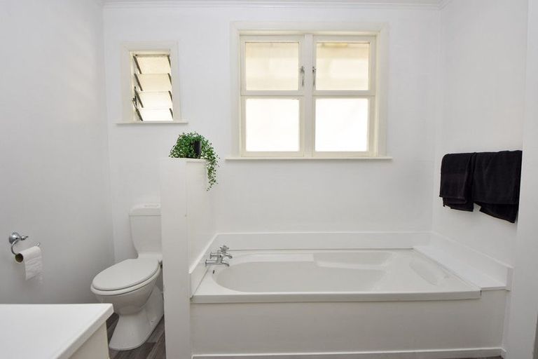 Photo of property in 89 Victoria Street, Carterton, 5713