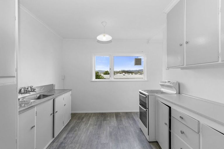 Photo of property in 87 Queens Drive, Lyall Bay, Wellington, 6022