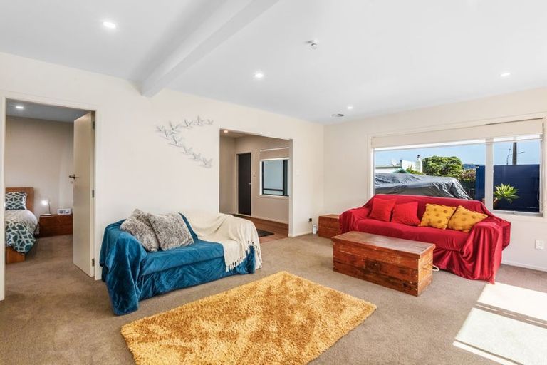 Photo of property in 5 Beach Road, Plimmerton, Porirua, 5026