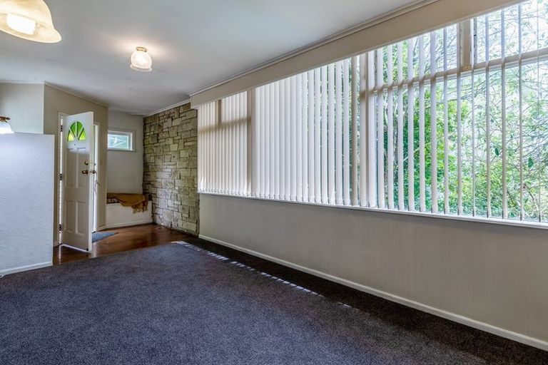 Photo of property in 15 Fairmount Road, Titirangi, Auckland, 0604