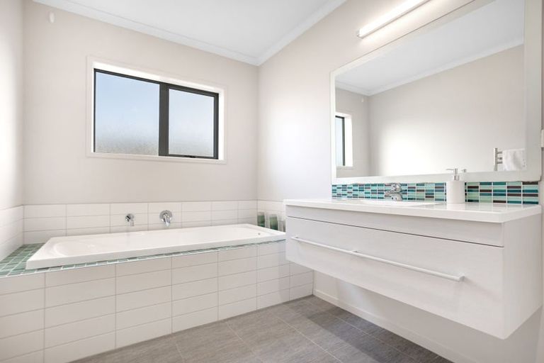 Photo of property in 1 Bravo Place, Whitianga, 3510