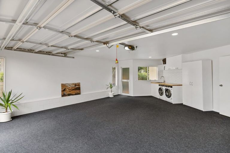 Photo of property in 11 Tyrico Close, Unsworth Heights, Auckland, 0632