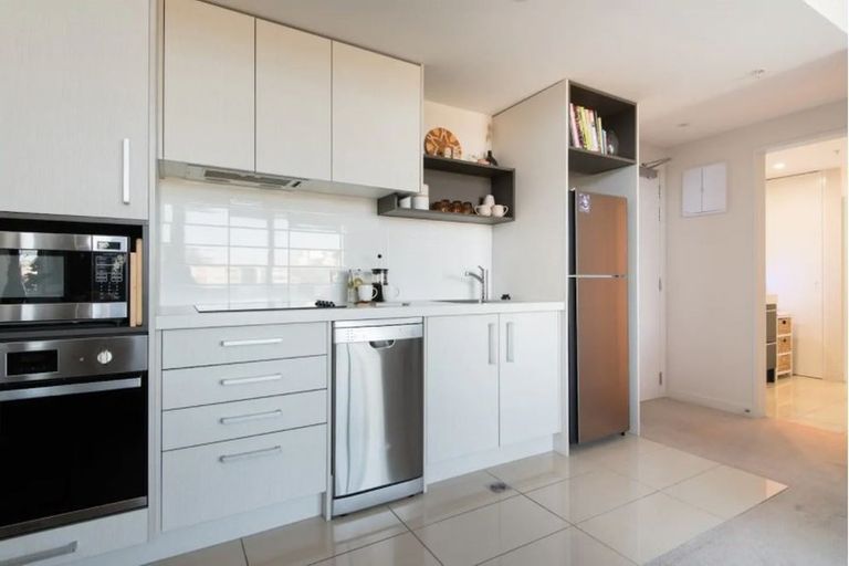 Photo of property in Nouvo Apartments, 5f/21 Rugby Street, Mount Cook, Wellington, 6021