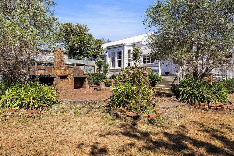 Photo of property in 5 Tawhiti Road, Hawera, 4610