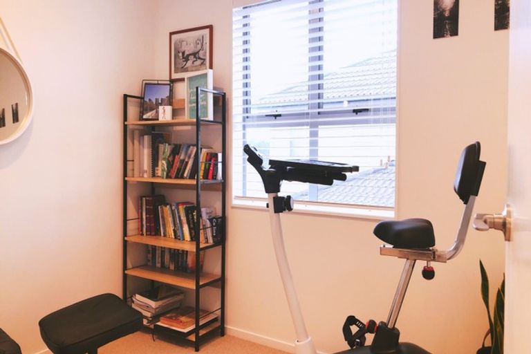 Photo of property in 68 Mackay Drive, Greenhithe, Auckland, 0632