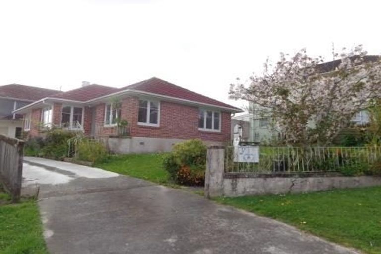 Photo of property in 11 Essex Street, Te Atatu South, Auckland, 0610