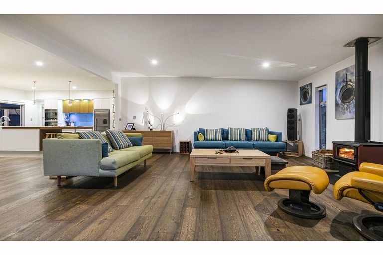 Photo of property in 11 Kelmore Place, Schnapper Rock, Auckland, 0632