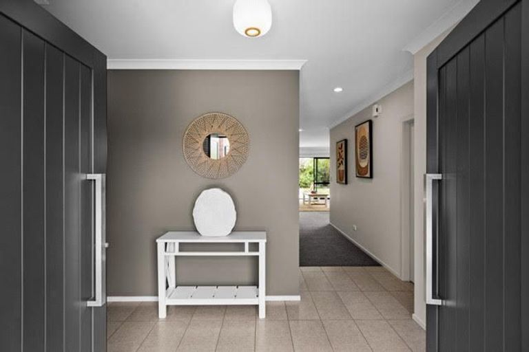 Photo of property in 19 Haast Place, Poraiti, Napier, 4112