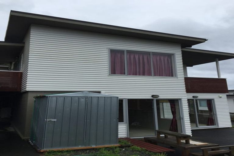 Photo of property in 23 Tamworth Crescent, Newlands, Wellington, 6037