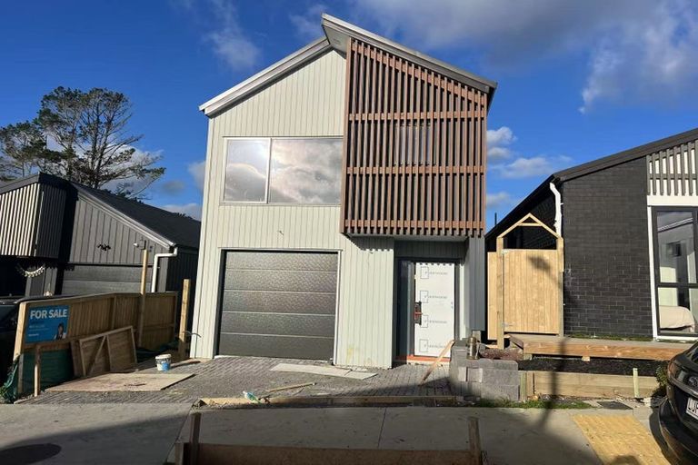 Photo of property in 27 Puhikawa Street, Massey, 0614