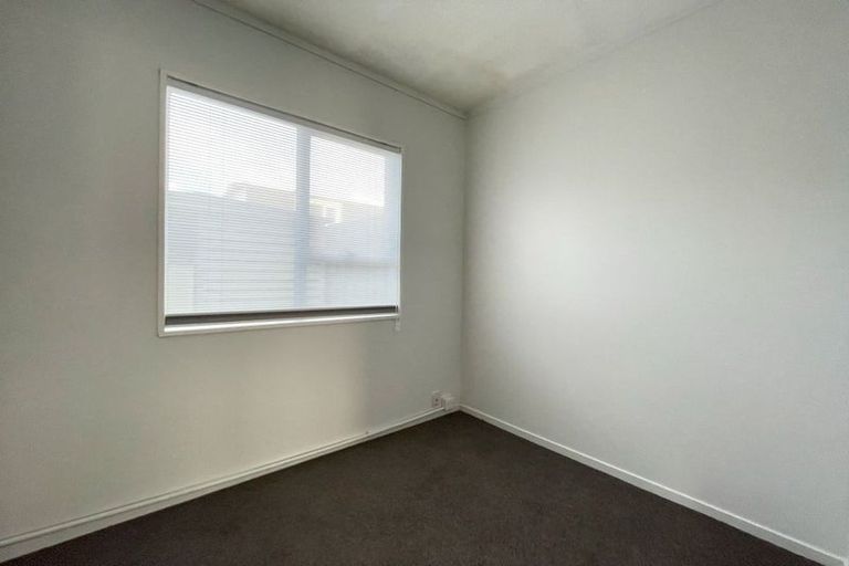 Photo of property in 24 Wagon Road, Stokes Valley, Lower Hutt, 5019