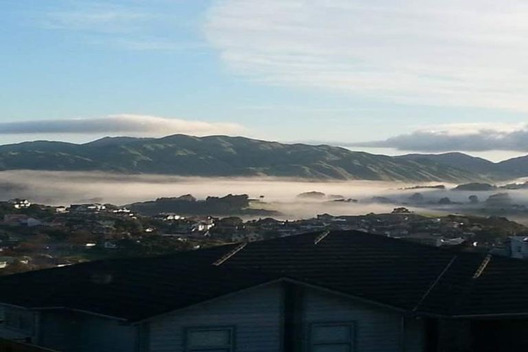 Photo of property in 11 Madeira Close, Whitby, Porirua, 5024