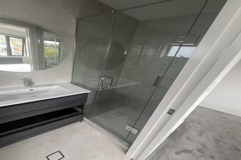 Photo of property in 9 Aralia Road, Sunnynook, Auckland, 0620