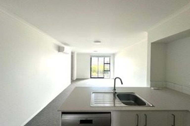 Photo of property in 27 Manarini Road, Westgate, Auckland, 0614