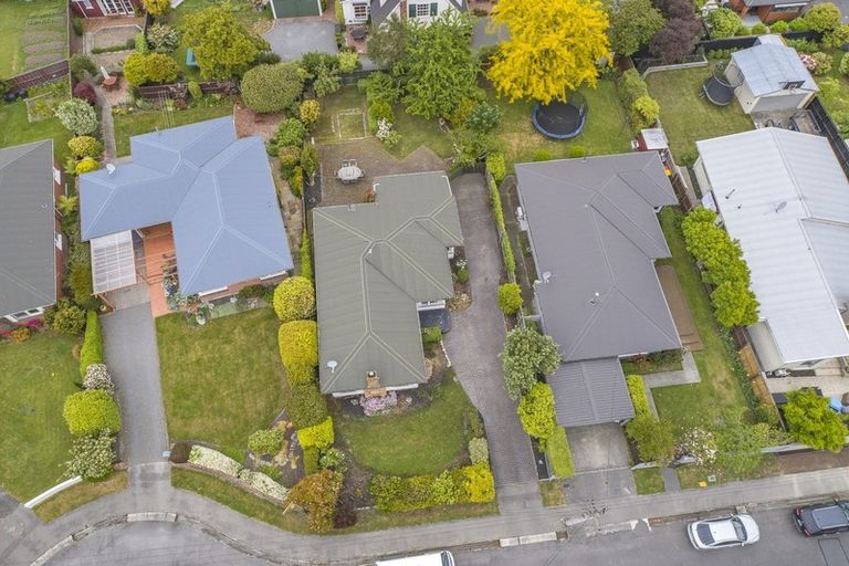 Photo of property in 11 Verran Place, Fendalton, Christchurch, 8052