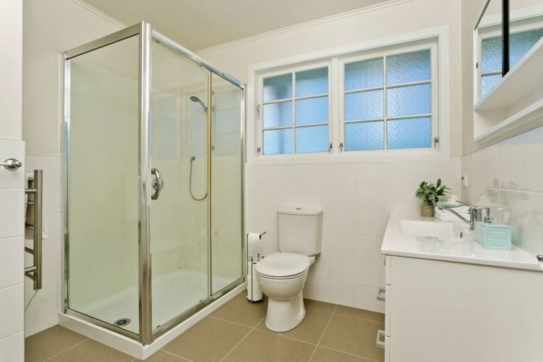 Photo of property in 117 Stanley Road, Glenfield, Auckland, 0629