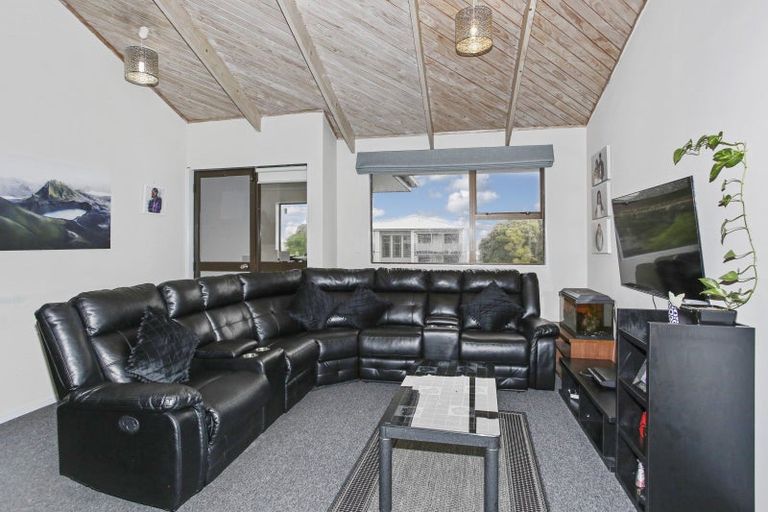 Photo of property in Oakwood Manor, 608c Massey Road, Mangere, Auckland, 2022