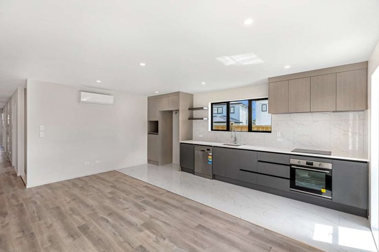 Photo of property in 4 Rorotu Avenue, Karaka, 2113
