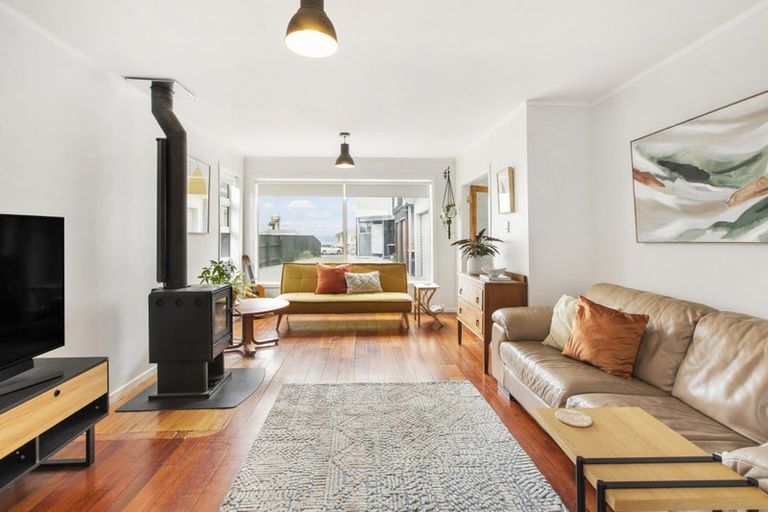 Photo of property in 96 Lyall Parade, Lyall Bay, Wellington, 6022