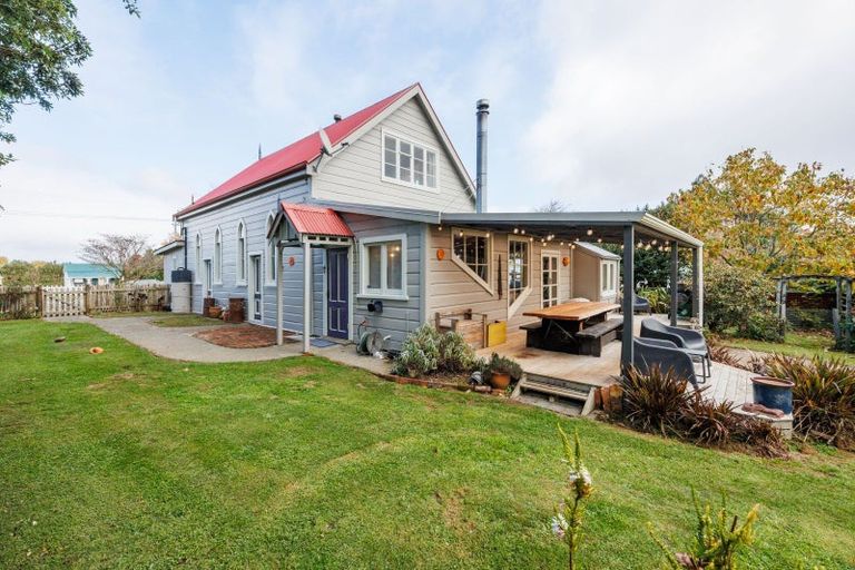 Photo of property in 6 Edwards Street, Kimbolton, Feilding, 4777