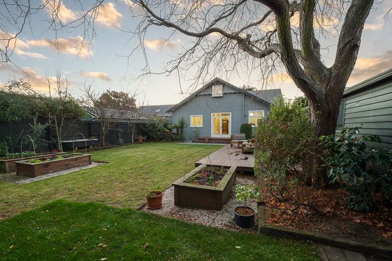 Photo of property in 86 Saint Martins Road, Saint Martins, Christchurch, 8022