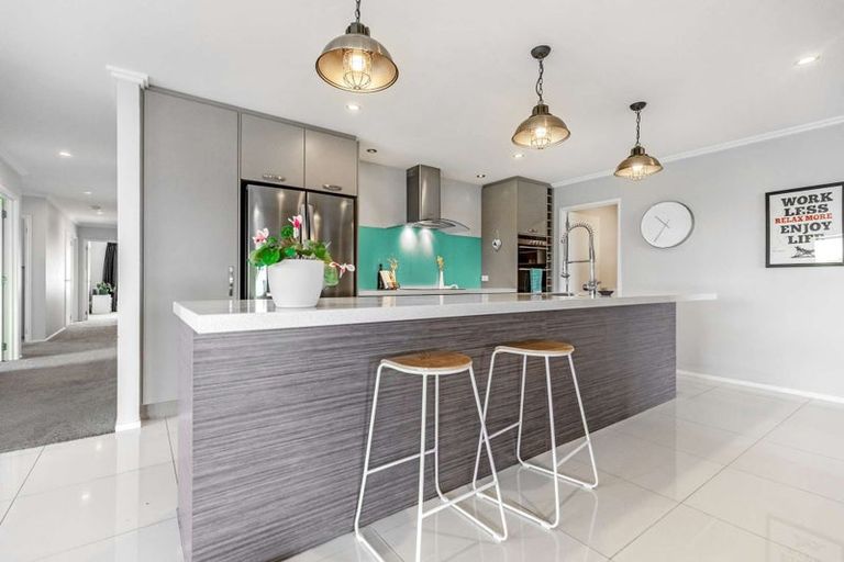 Photo of property in 19 Kendallvale Drive, Waiuku, 2123