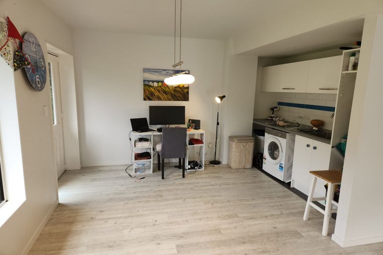 Photo of property in 7a Lesley Grove, Waikanae, 5036